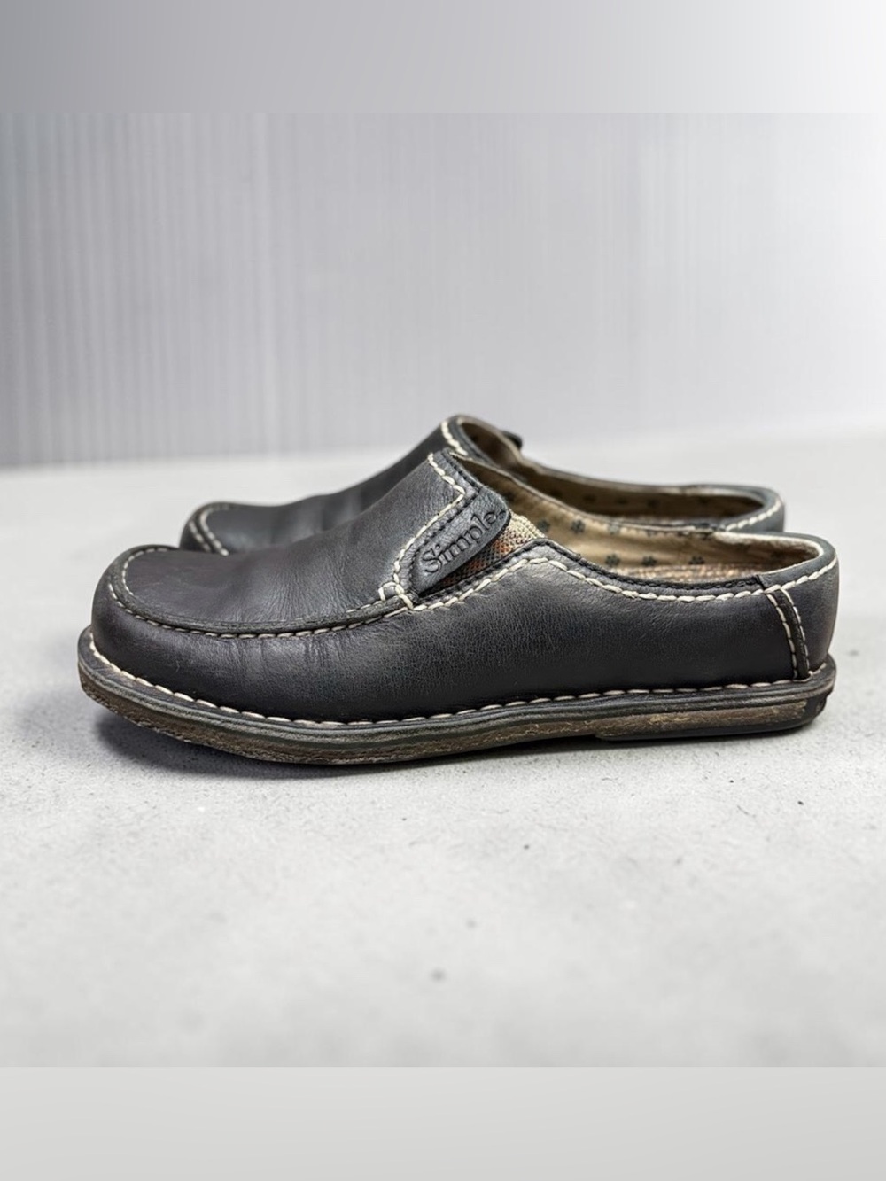 Simple Shoes Women’s Y2K Black Leather Clog Mules Size 7.5